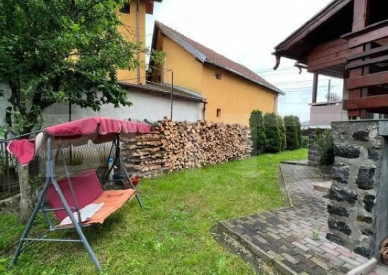 Casa 274 mp, teren 443 mp, zona centru LIVADA, pretabila si - 1