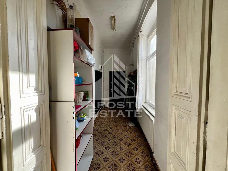 Apartament cu 3 camere decomandat, mobilat în Badea Cârțan