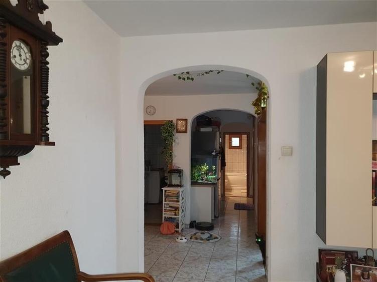 Apartament 3 camere,hol patrat, logie, balcon, et 3, CT, mobilat, ultracentral - 9