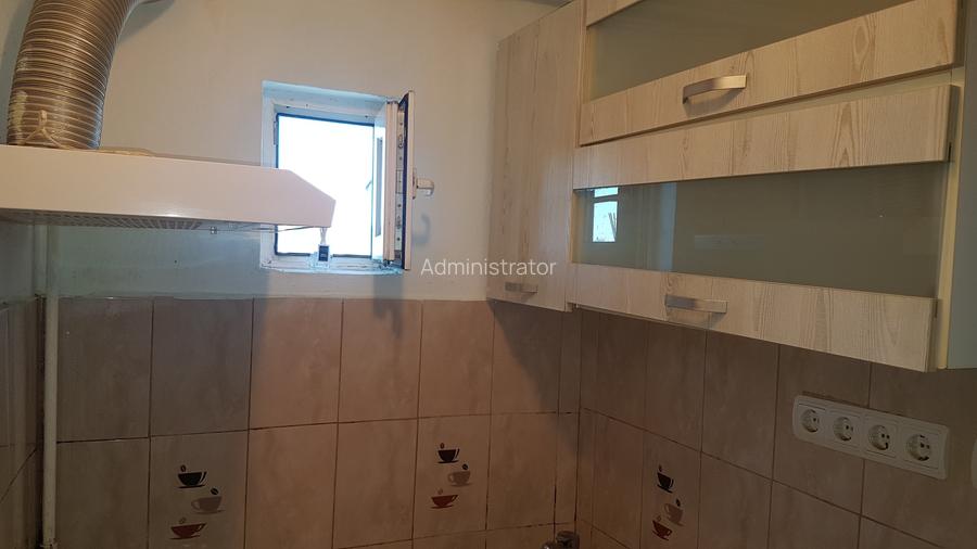 Garsoniera zona Stefan cel Mare.