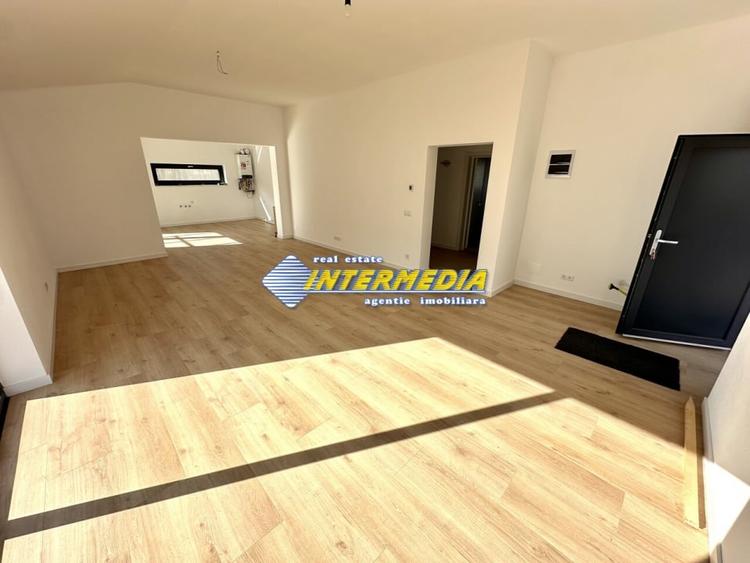 CASA NOUA I 90 MP I FINISATA LA CHEIE I ASFALT I TOATE UTILITATILE I - 1