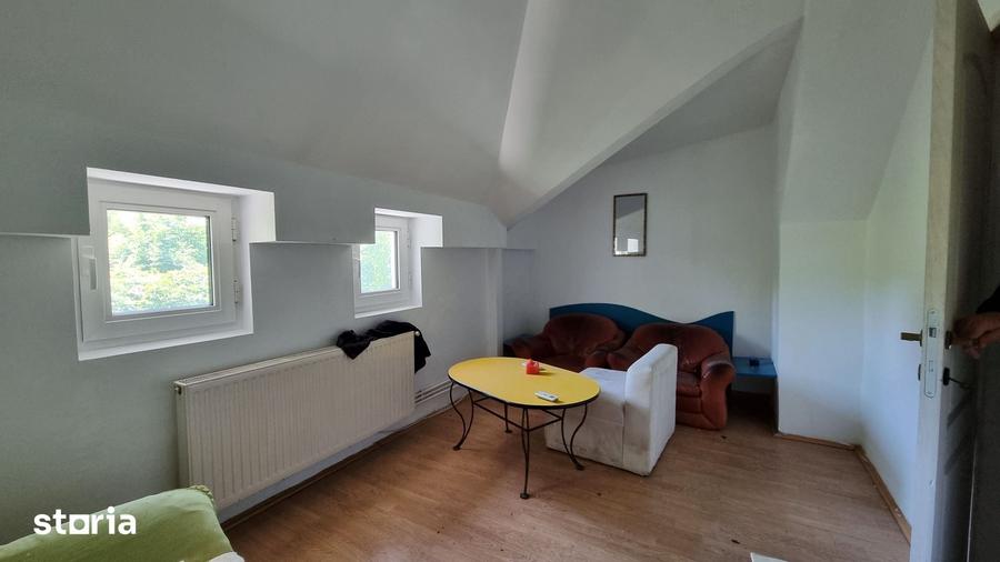 Apartament cu 5 camere în Armeneasca