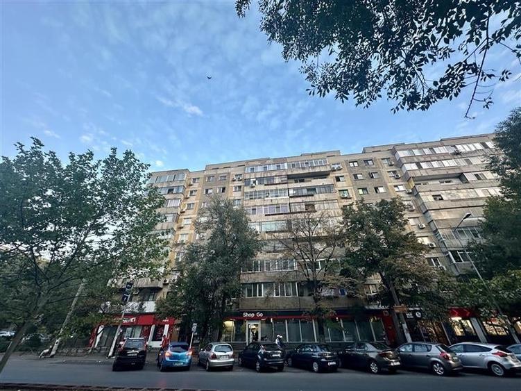 Apartament 3camere de vanzare - Apusului - etaj 3/8, aproape de metrou - 1