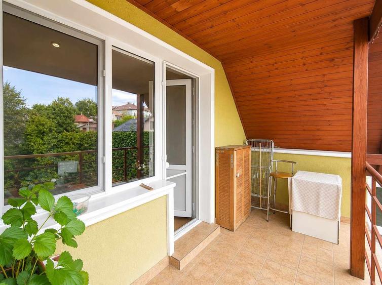 De vânzare – Casă unifamilială cu casă secundară, în cartierul Gruia - 10