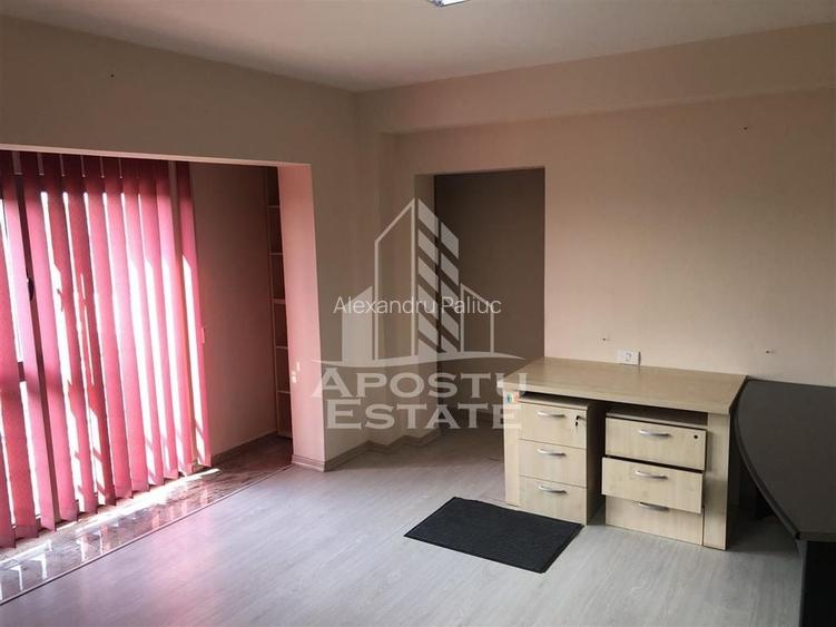 Spatiu birouri 60 mp, 2 camere si 2 bai, Zona Girocului