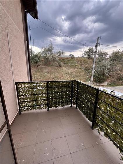 Casă cu 8 camere cu Teren 200 Mp în Exterior Nord