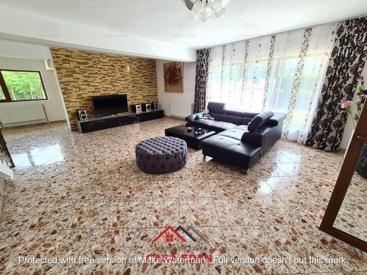 Casă cu 10 camere cu Teren 1676 Mp în Central