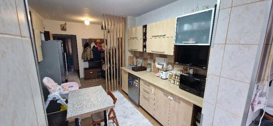 apartament 3 camere sector 4 - 8