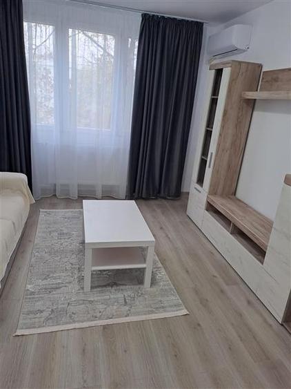 3 camere, Sebastian, Totul Nou - 1