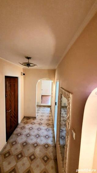 Apartament cu 3 camere decomandat în Câmpineanca