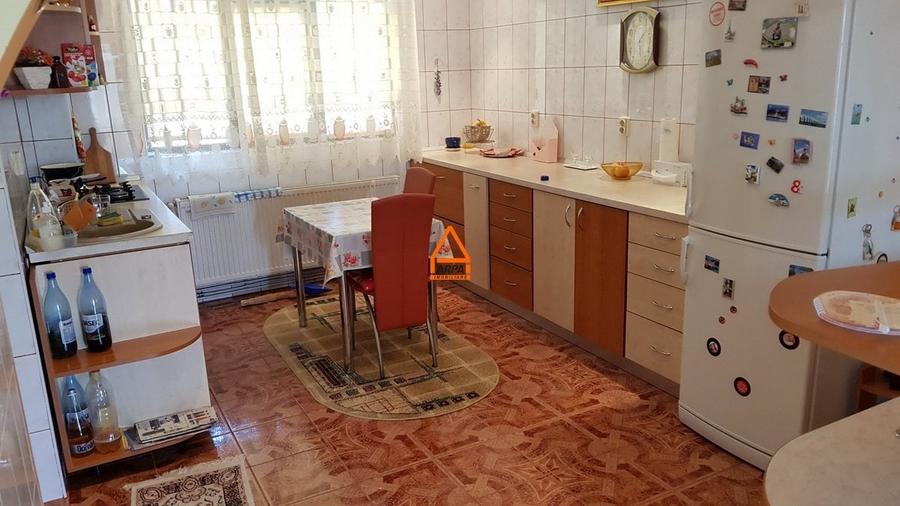 Casa / Vila - 310 mp , 1000 mp teren - Bucium - 2