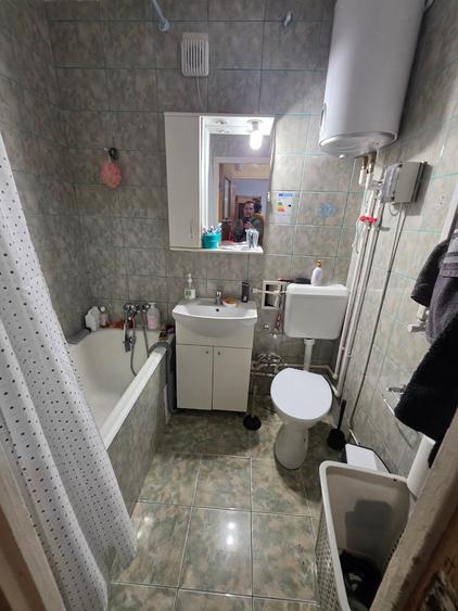 Liviu Rebreanu intersectie 1 Decembrie 1918, langa Auchan Titan, Poarta 4 - 12