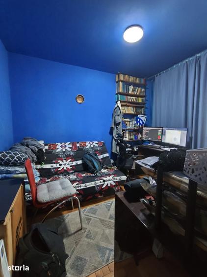 Apartament cu 4 camere decomandat în Micro 20