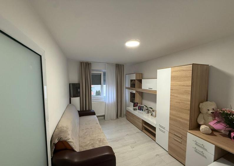 Apartament 2 camere, decomandat - zona Astra - 2