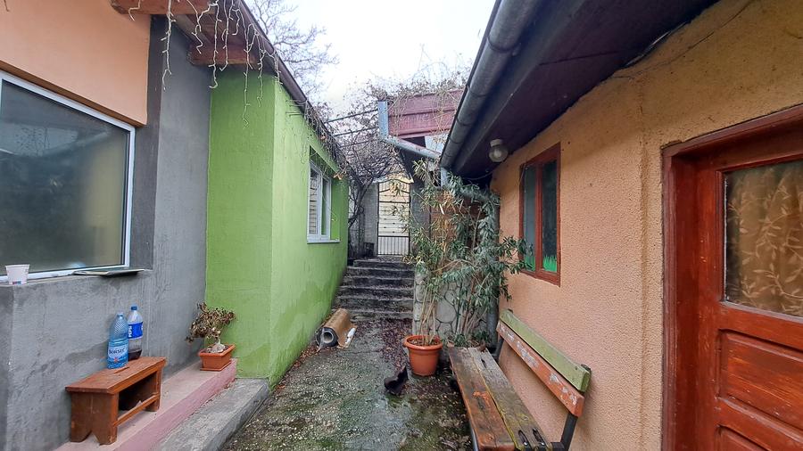 TEREN CU CASA DEMOLABILA - 46