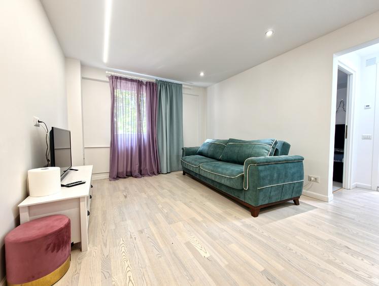 Apartament cu 2 camere decomandat în Victoriei
