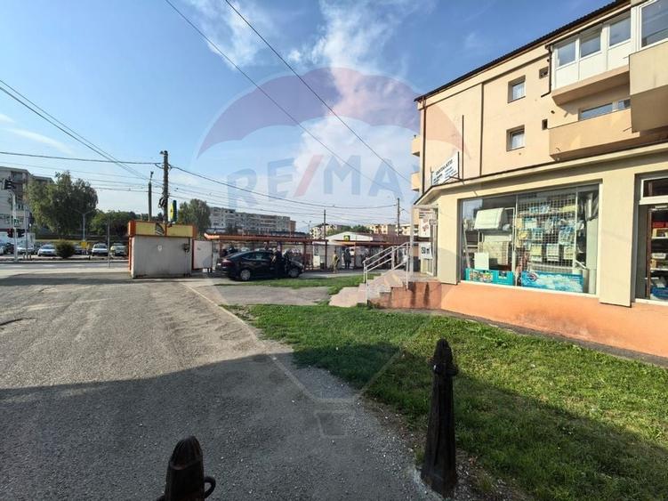 Afacere de vanzare sau de inchiriat + Spatiu in centrul orasului - 2