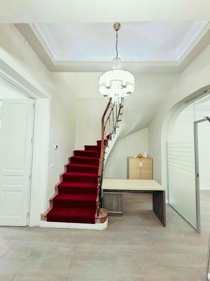 Unirii / Vila Exclusivistă Birouri - Notariat / 8 Birouri si Parcare 5 Locuri - 12