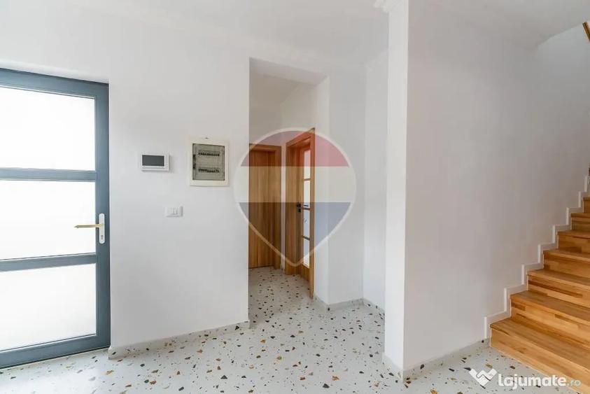 Casă cu 4 camere cu Teren 230 Mp în Central