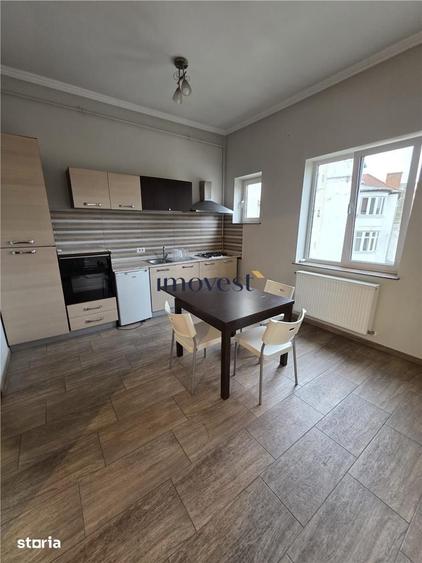 Apartament cu 3 camere nedecomandat în Central