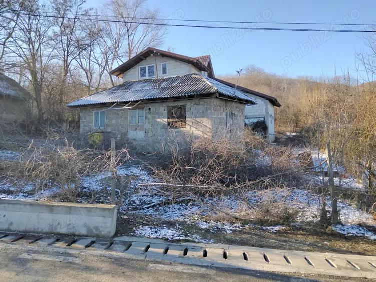 Proprietar vinde casa si teren in Sarata Deal Nou ,Bacau. - 1