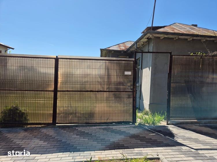 Casă cu 2 camere cu Canalizare în Central