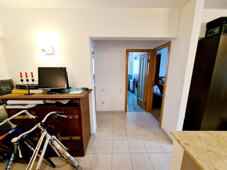 2 camere Sala Palatului bloc 1960 etajul 2/8 50 mp balcon - 2