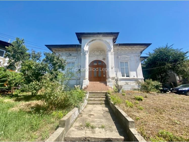 Vilă de prestigiu, Târgoviște – Calea Domnească 253, teren 1.093 mp Vilă de prestigiu, Târgoviște – Calea Domnească 253, teren 1.093 mp