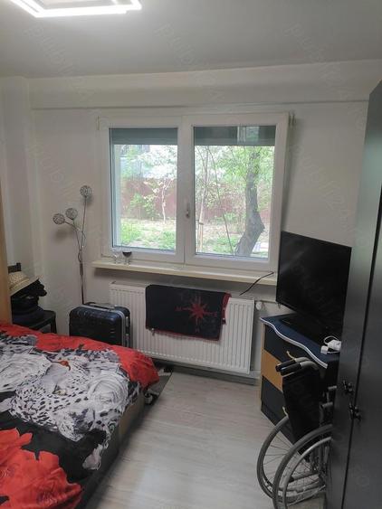 Vand apartament 2 camere decomandate sectorul 2 - 9