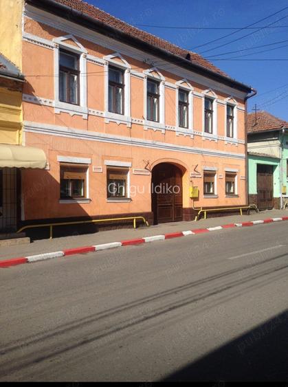 Casa de vanzare in centrul ora?ului Ora?tie Casa de vanzare in centrul ora?ului Ora?tie