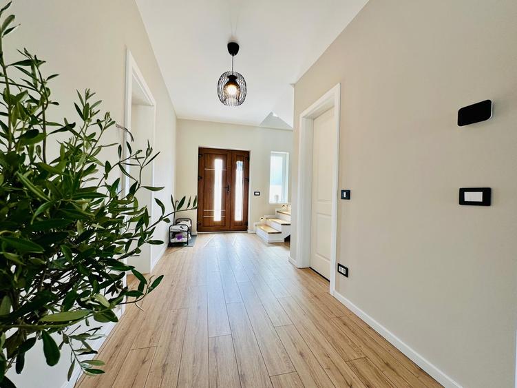 Casă de vânzare individuală nouă | 5 camere | Berceni Ilfov - 440 mp | La cheie - 7