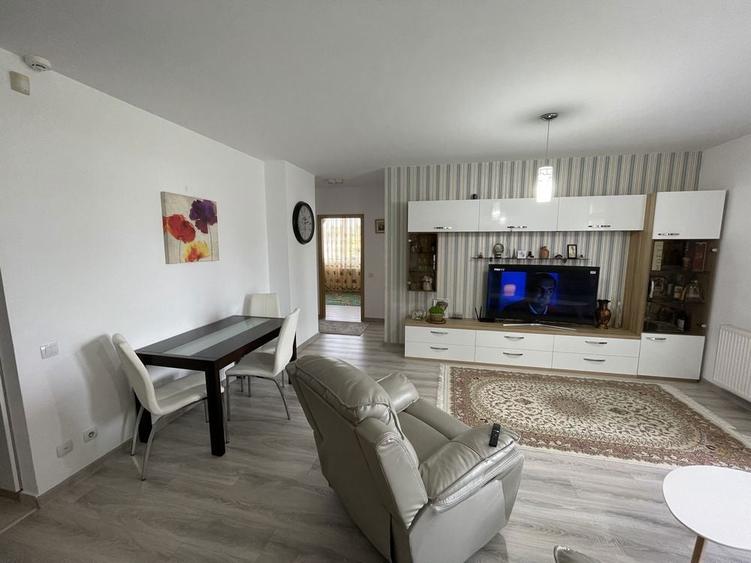 Apartament 3 camere de vanzare - 2