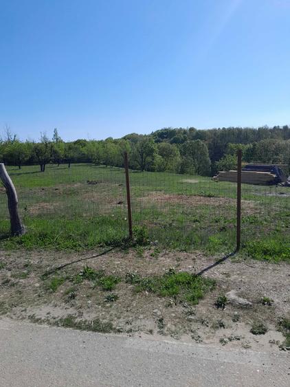 Vand 3000 mp, 1300 mp, 1200 mp si 600 mp teren intravilan, asezat intr-o zona mirifica, cu acces stradal si toate utilitatile. - 10