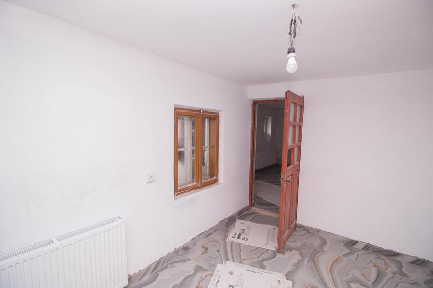 Casa de vanzare in Poiana Tapului – vedere la munte, renovata - 4