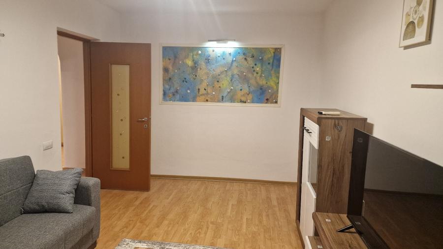 Proprietar, închiriez apartament cu 2 camere decomandat, zona Republicii  - 4