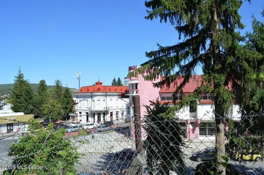 Casă cu Teren 1339 Mp în Central