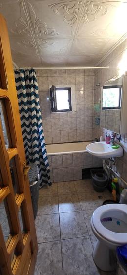 Apartament cu 3 camere în Lacu