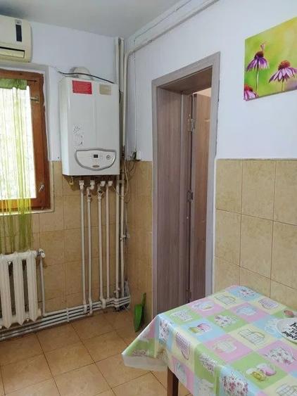 Apartament cu 2 camere, decomandat, etajul 2/4, zona Podu Ros - 5