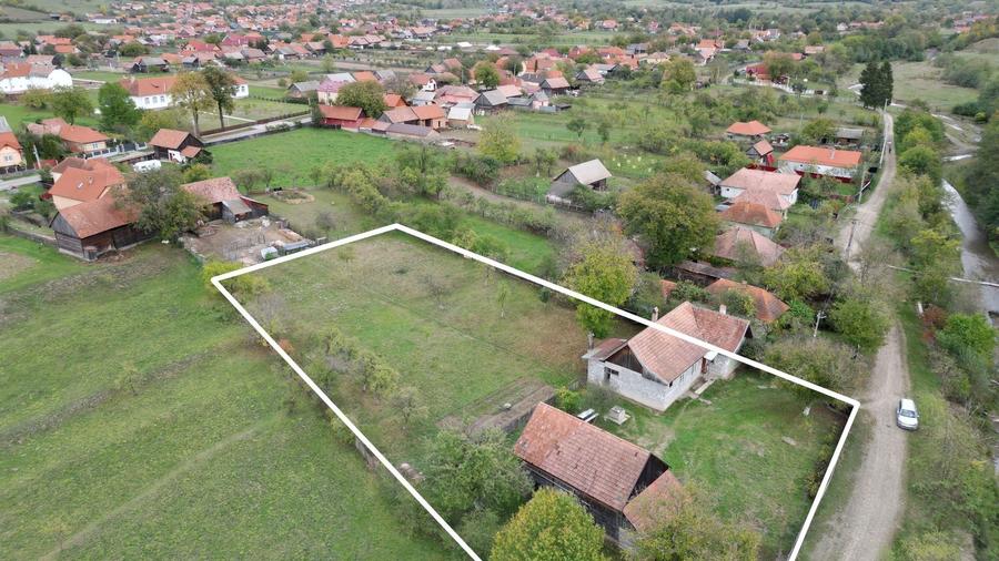 Casă 3 camere 100 M² cu 2360 M² teren - 2