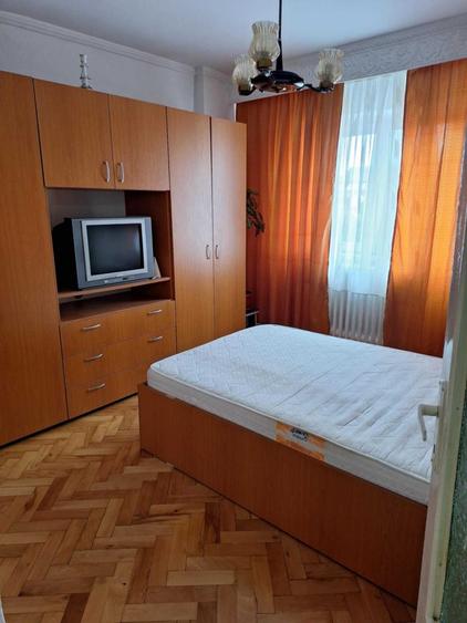Apartament 3 camere  decomandat , zona  Cetate - 5