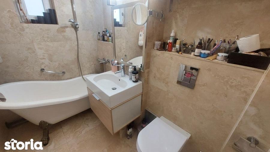 Apartament cu 3 camere decomandat, mobilat în Rovine