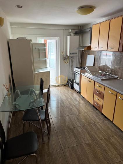 Apartament cu 3 camere decomandat, mobilat în Zorilor