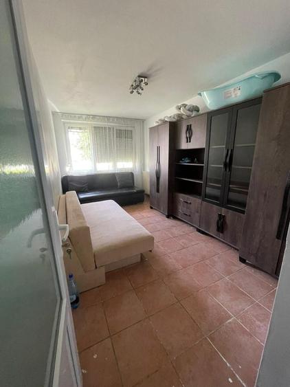 Apartament cu 4 camere semidecomandat în Central