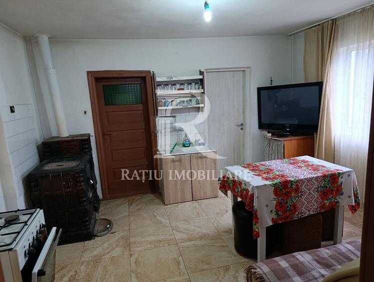 Casă individuală cu 6 camere cu Canalizare în Sitani