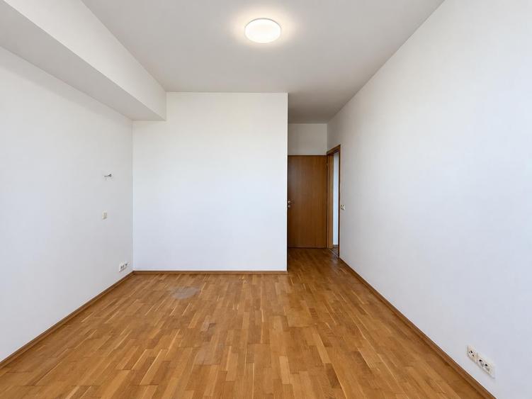 Apartament cu 3 camere semidecomandat, mobilat în Pipera