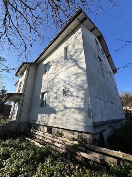 Casă cu Teren 932 Mp în Central