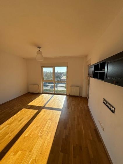 Apartament cu 3 camere semidecomandat, mobilat în Central