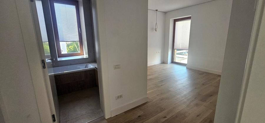 Casă individuală cu 7 camere cu Canalizare în Nord-Vest