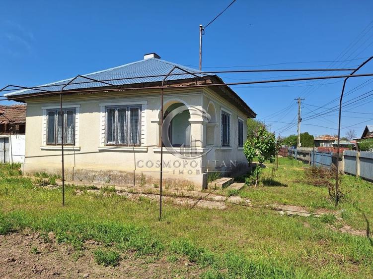 Casă individuală cu 3 camere cu Canalizare în Smeeni
