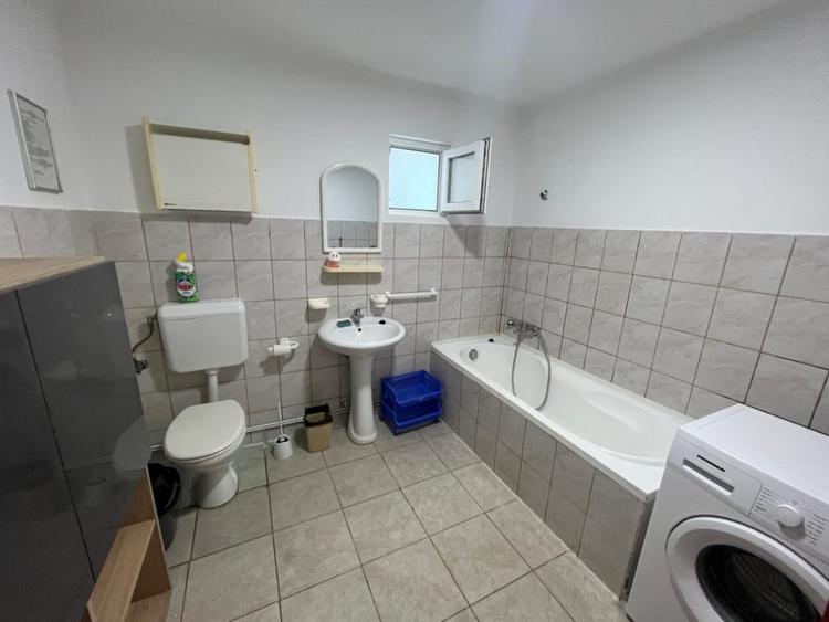 Apartament cu 3 camere decomandat, mobilat în Mehala